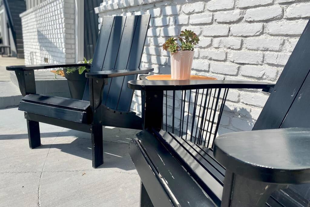 Steps To The Beach, Pacific And Main Street - #2 Apartment *