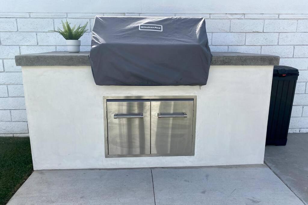 Apartment Steps To The Beach, Pacific And Main Street - #2 Huntington Beach